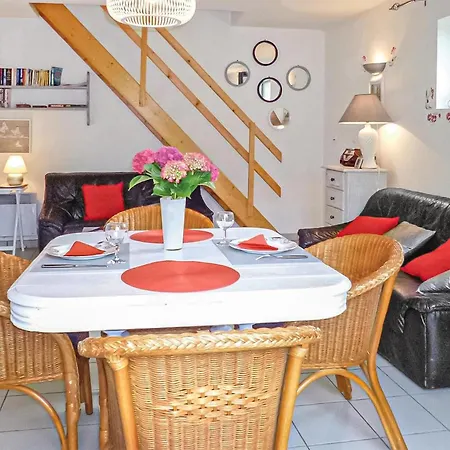 1 Bedroom Cozy In L'auber Ectot-l'Auber