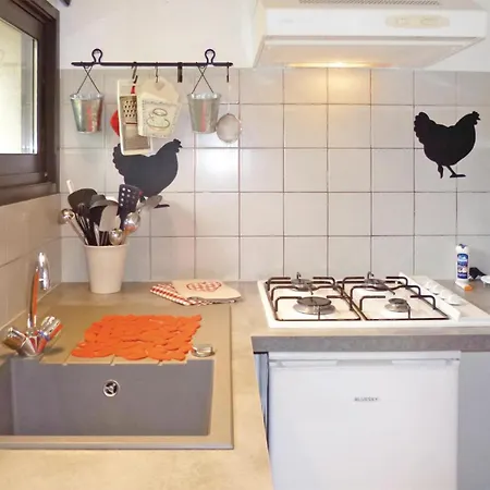 Semesterbostad 1 Bedroom Cozy In L'auber Ectot-l'Auber